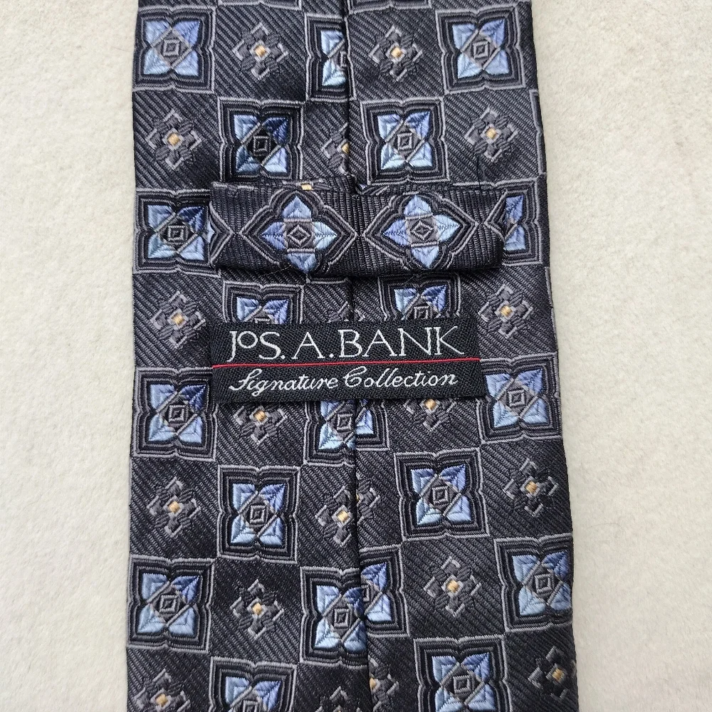 Silk Jos. A Bank Blue and Grey Square Geometric Pattern Tie EUC